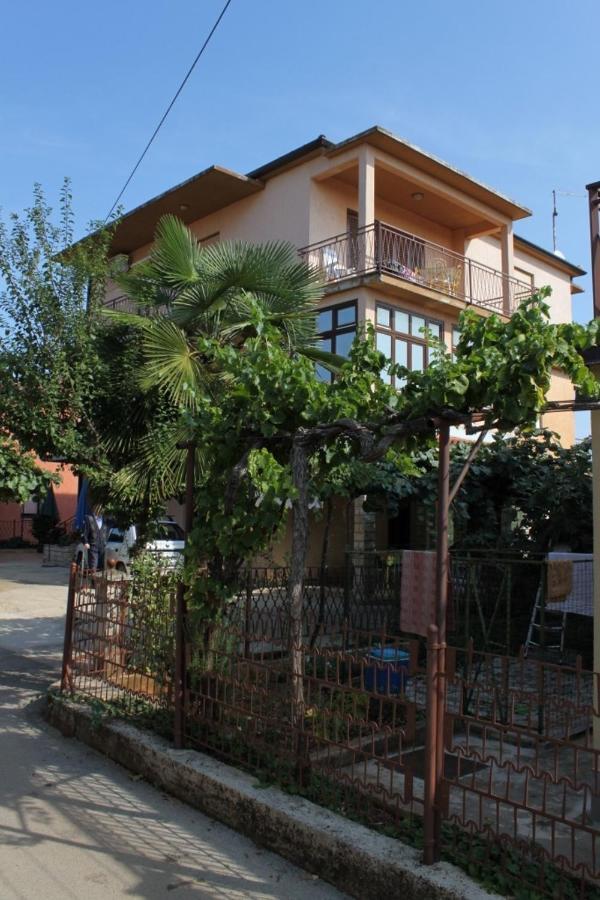 Apartments With A Parking Space Umag - 7110 Exterior photo